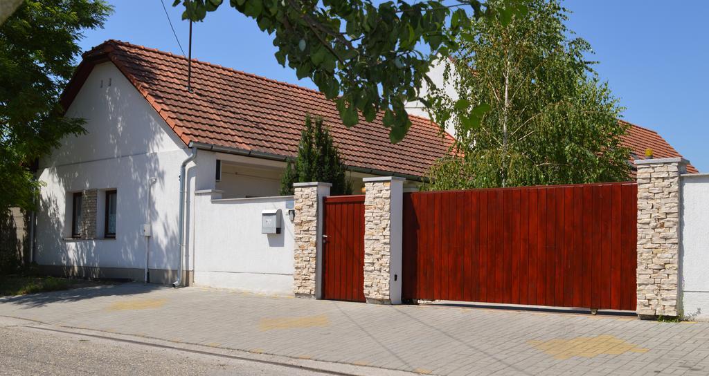 Jaszbereny Boutique Room Exterior foto